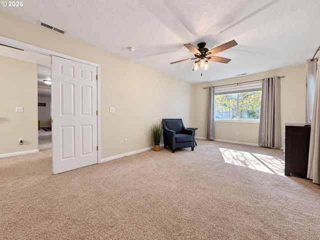 3293 SOUTHVIEW Dr, Eugene, OR 97405