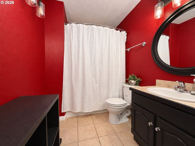 3293 SOUTHVIEW Dr, Eugene, OR 97405
