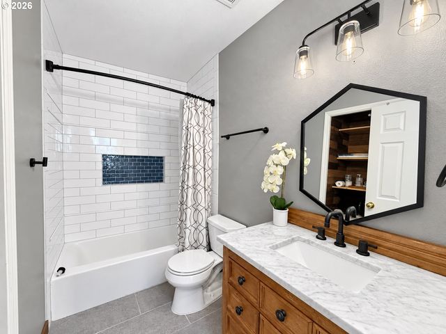3293 SOUTHVIEW Dr, Eugene, OR 97405