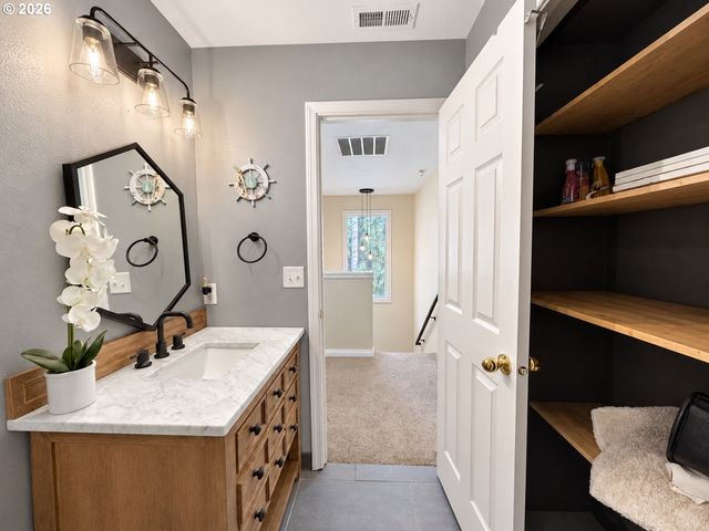 3293 SOUTHVIEW Dr, Eugene, OR 97405