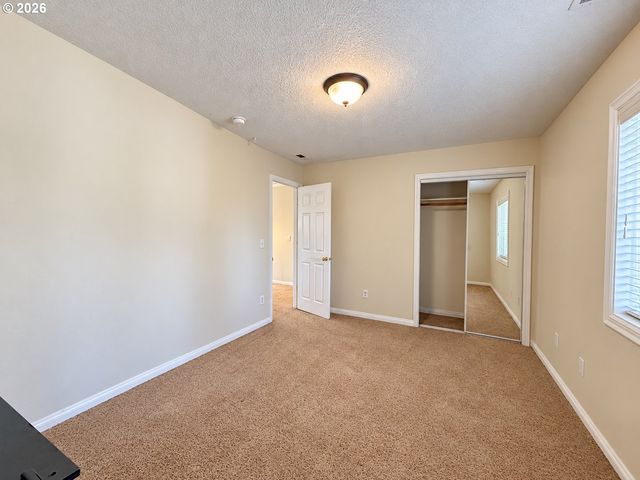 3293 SOUTHVIEW Dr, Eugene, OR 97405