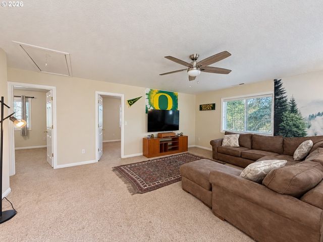 3293 SOUTHVIEW Dr, Eugene, OR 97405