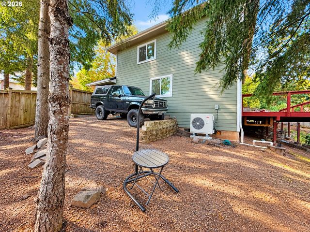 3293 SOUTHVIEW Dr, Eugene, OR 97405