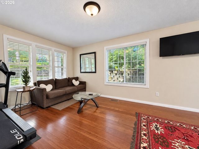 3293 SOUTHVIEW Dr, Eugene, OR 97405