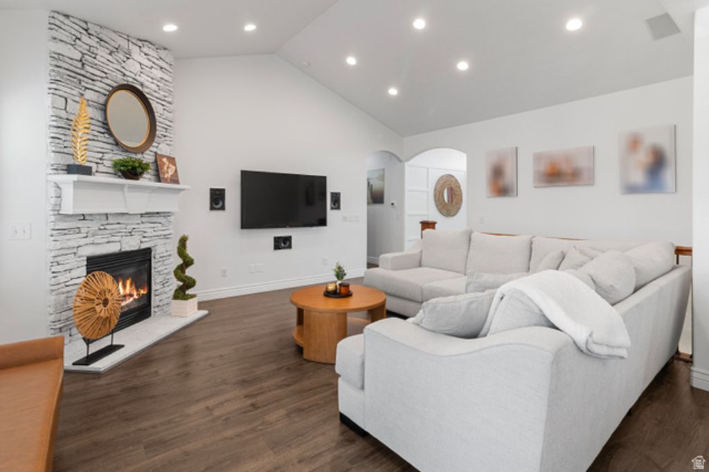 Image 4 of property listing at 12638 S BELLAGIO WAY, Herriman, UT 84096