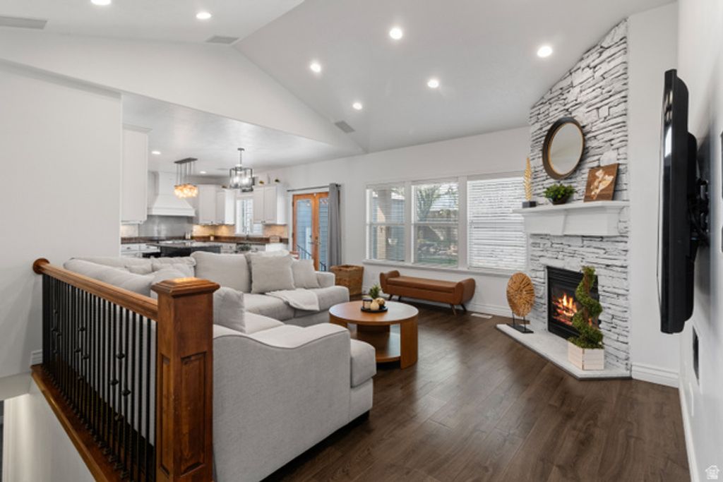 Image 5 of property listing at 12638 S BELLAGIO WAY, Herriman, UT 84096