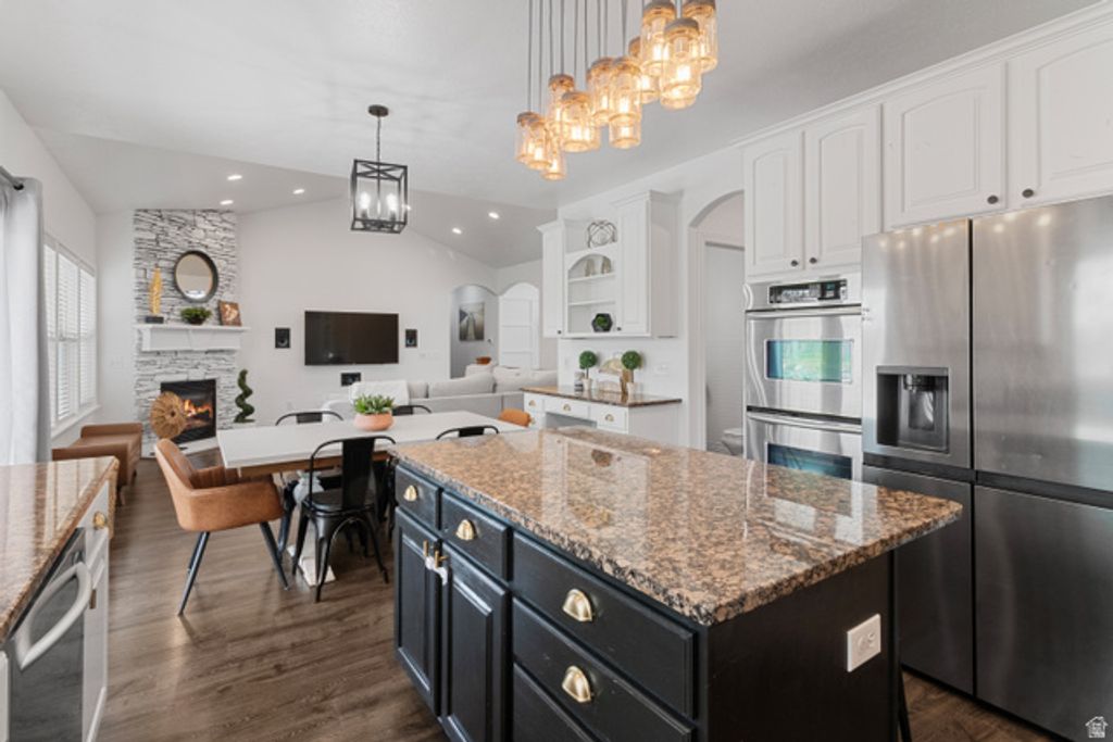 Image 7 of property listing at 12638 S BELLAGIO WAY, Herriman, UT 84096