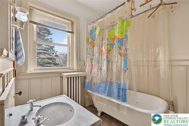 29 North New Street, Nazareth Boro, PA 18064
