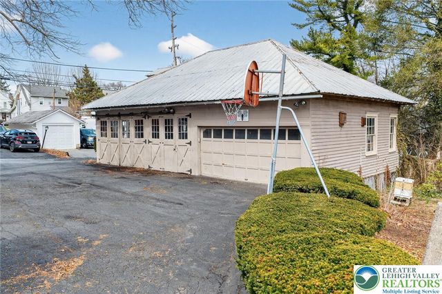 29 North New Street, Nazareth Boro, PA 18064