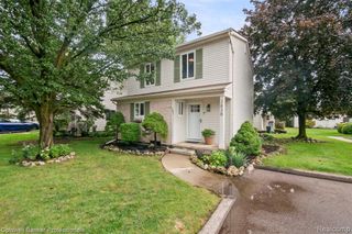 2838 Roundtree Drive, Troy, MI 48083