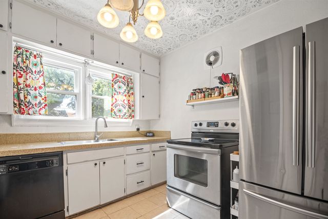 123 S Bleckley Dr, Wichita, KS 67218