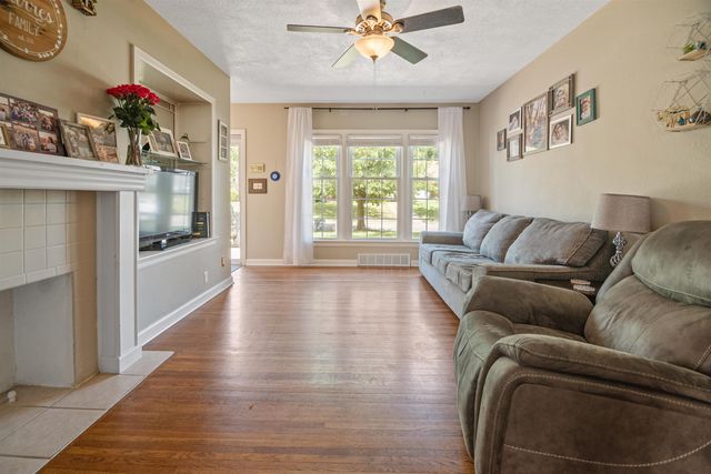 123 S Bleckley Dr, Wichita, KS 67218