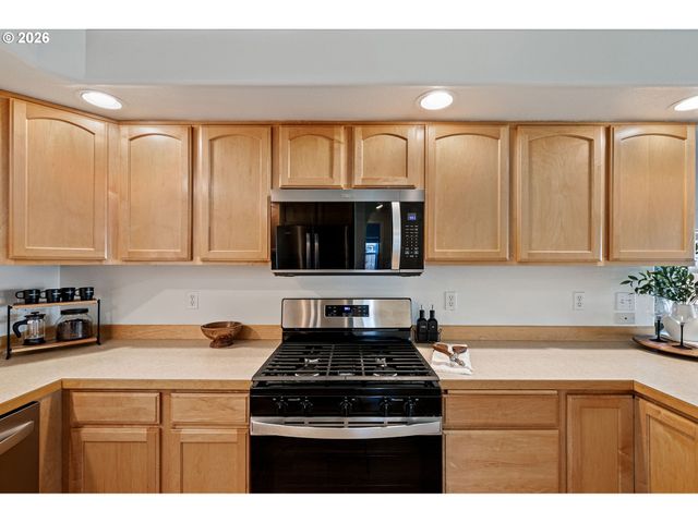 1574 CALISTOGA Ct, Eugene, OR 97402