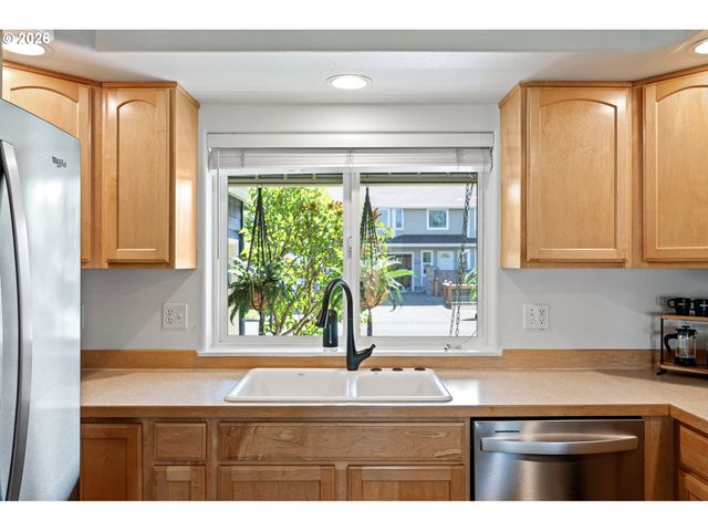 1574 CALISTOGA Ct, Eugene, OR 97402