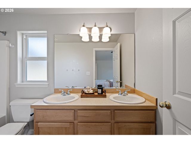 1574 CALISTOGA Ct, Eugene, OR 97402