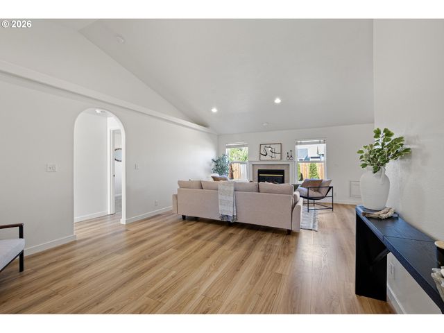 1574 CALISTOGA Ct, Eugene, OR 97402