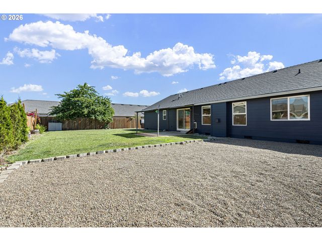 1574 CALISTOGA Ct, Eugene, OR 97402