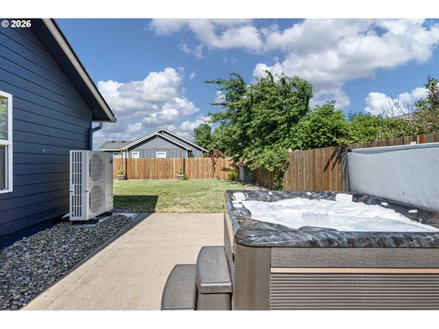 1574 CALISTOGA Ct, Eugene, OR 97402