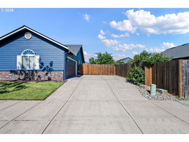 1574 CALISTOGA Ct, Eugene, OR 97402