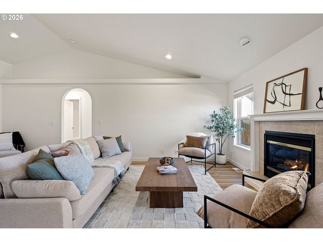 1574 CALISTOGA Ct, Eugene, OR 97402
