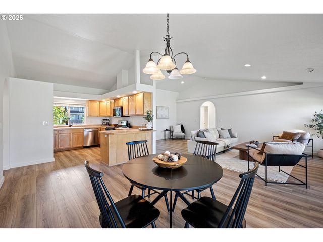1574 CALISTOGA Ct, Eugene, OR 97402