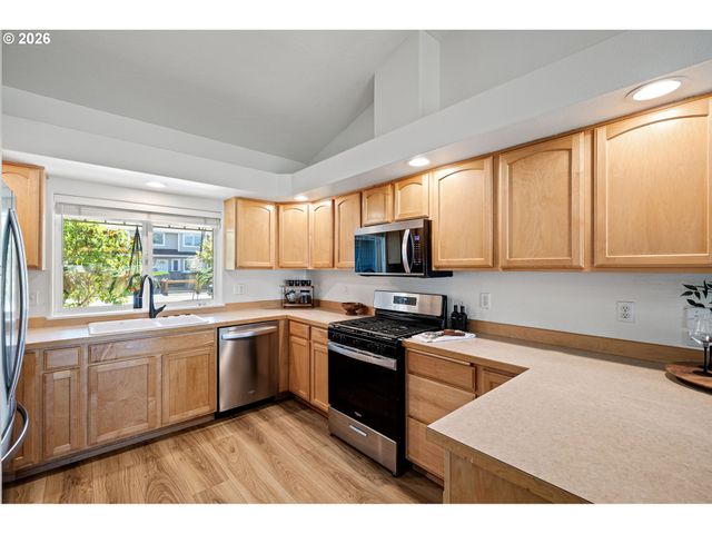 1574 CALISTOGA Ct, Eugene, OR 97402