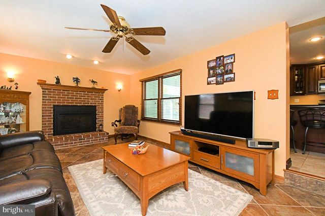 381 COURTLAND AVE, Harleysville, PA 19438