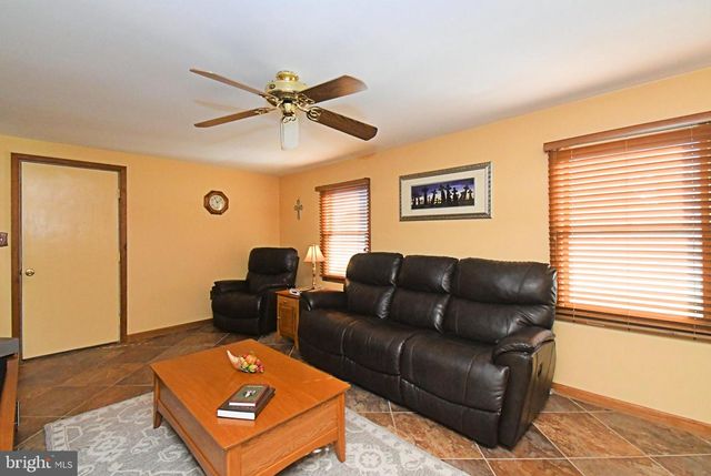 381 COURTLAND AVE, Harleysville, PA 19438