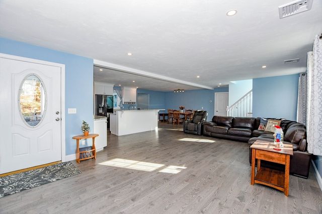 9 Old Glen Charlie Rd, Wareham, MA 02538