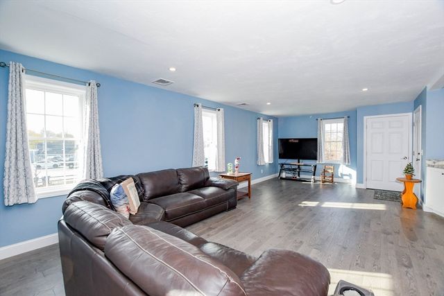 9 Old Glen Charlie Rd, Wareham, MA 02538