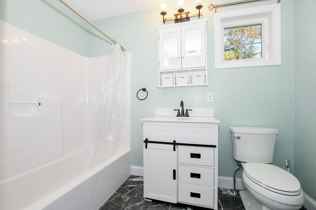 9 Old Glen Charlie Rd, Wareham, MA 02538