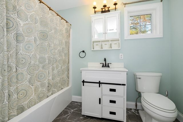 9 Old Glen Charlie Rd, Wareham, MA 02538