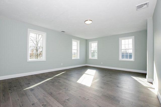 9 Old Glen Charlie Rd, Wareham, MA 02538