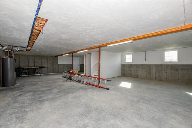 9 Old Glen Charlie Rd, Wareham, MA 02538