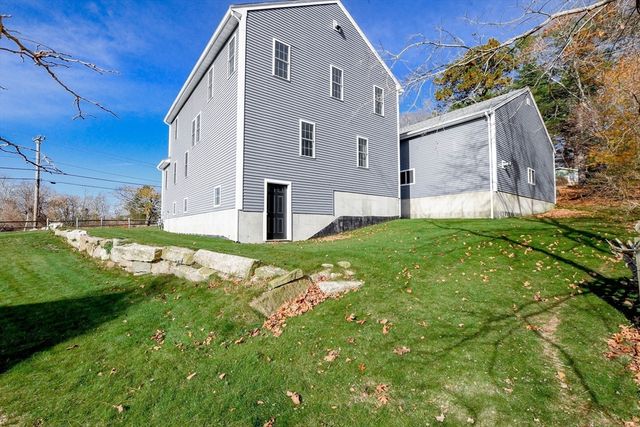 9 Old Glen Charlie Rd, Wareham, MA 02538