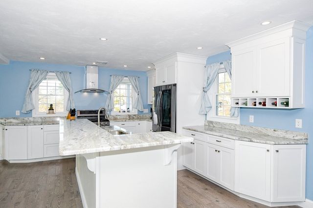 9 Old Glen Charlie Rd, Wareham, MA 02538