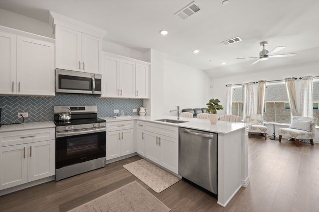 5243 Legacy Street, Haltom City, TX 76117