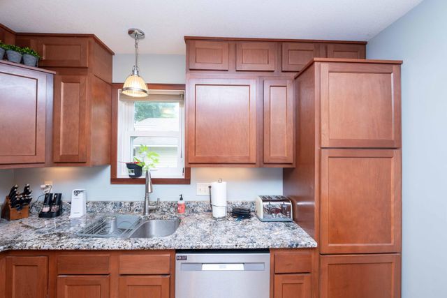 7484 Jeffery Lane S, Cottage Grove, MN 55016