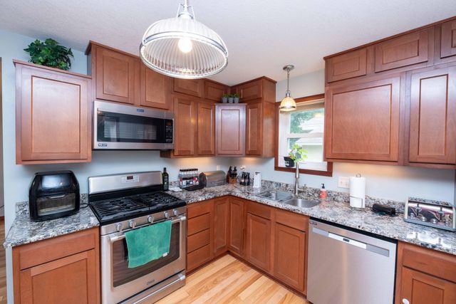 7484 Jeffery Lane S, Cottage Grove, MN 55016