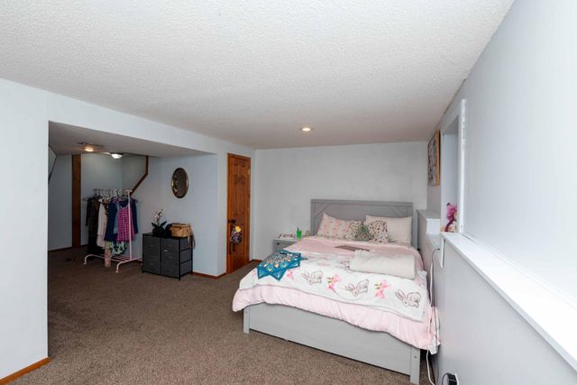 7484 Jeffery Lane S, Cottage Grove, MN 55016