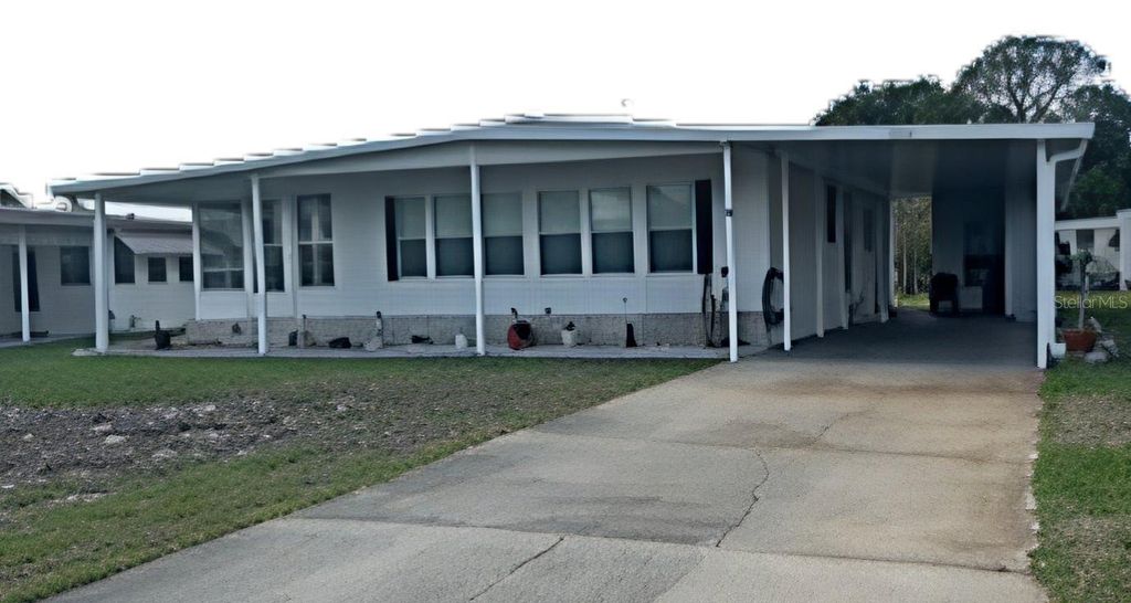 1211 APACHE CIRCLE, Tavares, FL 32778