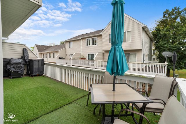 311 Hidden Creek Lane 311, North Aurora, IL 60542