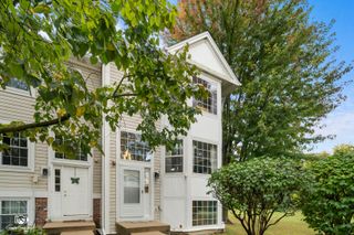 311 Hidden Creek Lane 311, North Aurora, IL 60542