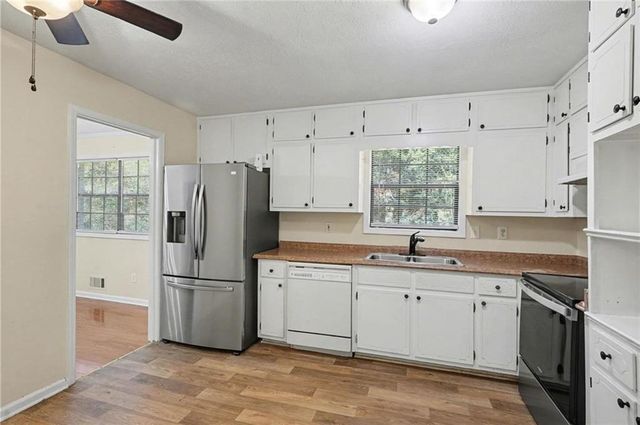 1236 Country Pine Drive, Ellenwood, GA 30294