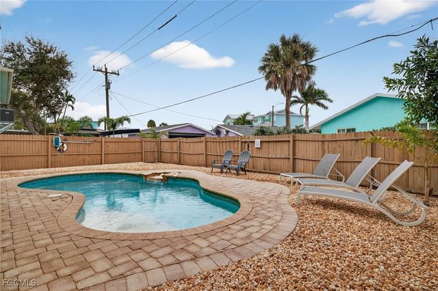 227 Mango ST, Fort Myers Beach, FL 33931