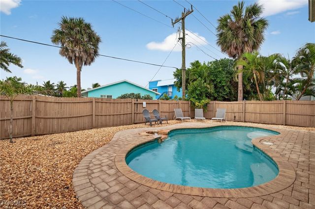 227 Mango ST, Fort Myers Beach, FL 33931