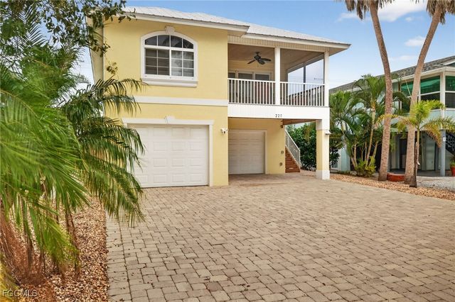 227 Mango ST, Fort Myers Beach, FL 33931