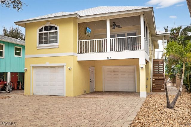 227 Mango ST, Fort Myers Beach, FL 33931