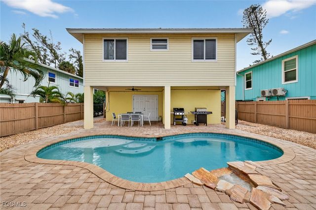 227 Mango ST, Fort Myers Beach, FL 33931