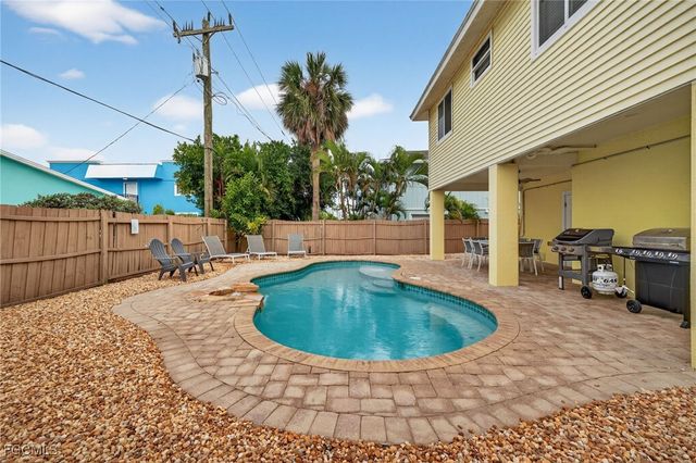 227 Mango ST, Fort Myers Beach, FL 33931